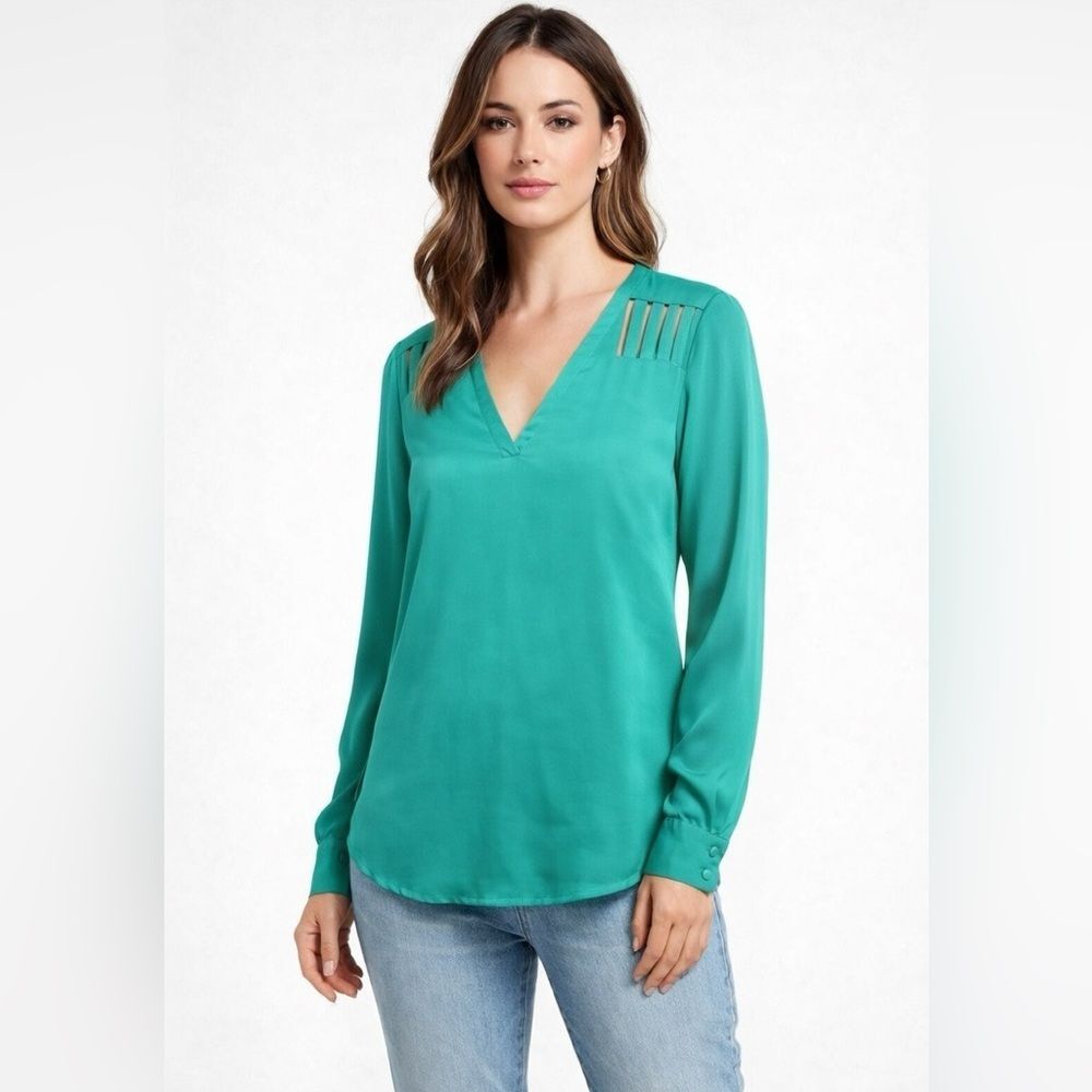 Lily White Estilo Womens Size S Top Green Roll Tab Sleeve V-Neck Pullover Blouse